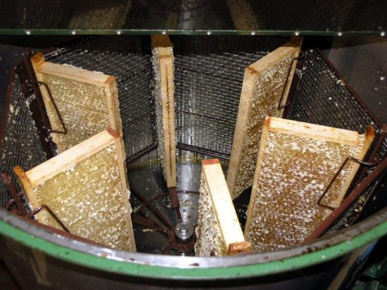 Hand_Crank_Honey_Extractor